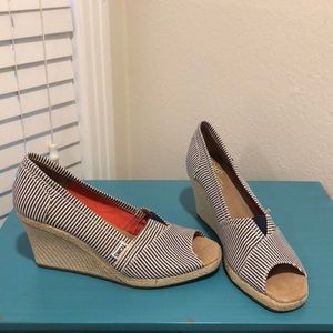 Toms wedges